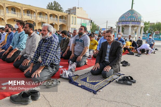 نماز عید سعید فطر در امامزاده سید جعفر محمد(ع) یزد