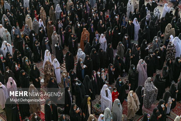 نماز عید سعید فطر در امامزاده سید جعفر محمد(ع) یزد