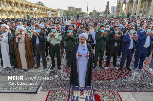 نماز عید سعید فطر در امامزاده سید جعفر محمد(ع) یزد