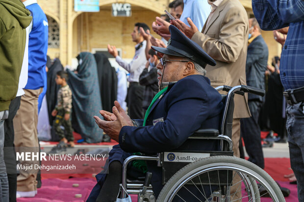 نماز عید سعید فطر در امامزاده سید جعفر محمد(ع) یزد