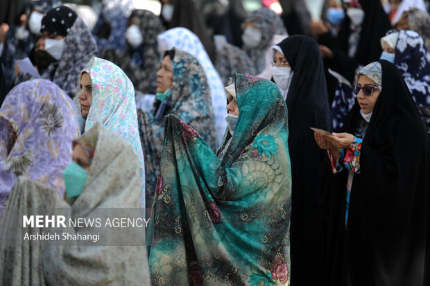 نماز باشکوه عید سعید فطر صبح امروز با حضور معنوی مردم مؤمن تهران در شهرک اکباتان اقامه شد