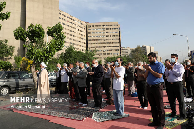 نماز باشکوه عید سعید فطر صبح امروز با حضور معنوی مردم مؤمن تهران در شهرک اکباتان اقامه شد