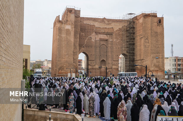 اقامه نماز عید سعید فطر  در تبریز