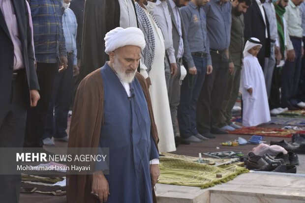 اقامه نماز عید فطر در آبادان