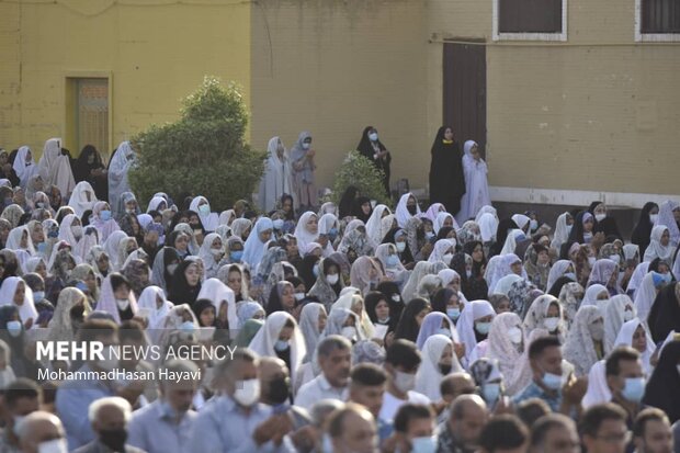 اقامه نماز عید فطر در آبادان