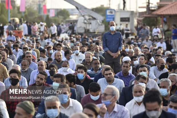 اقامه نماز عید فطر در آبادان