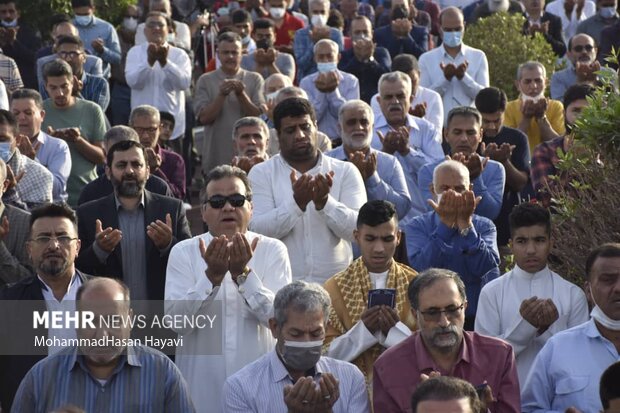 اقامه نماز عید فطر در آبادان