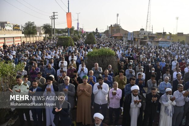 اقامه نماز عید فطر در آبادان