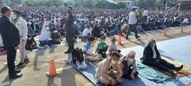 اقامه نماز عید فطر توسط مهاجرین افغانستانی در تهران