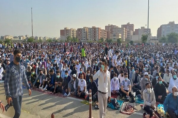 اقامه نماز عید فطر توسط مهاجرین افغانستانی در تهران