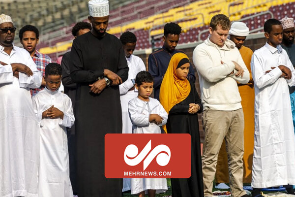 اقامه نماز عیدفطر برای اولین‌بار در ورزشگاه یک تیم فوتبال انگلیسی
