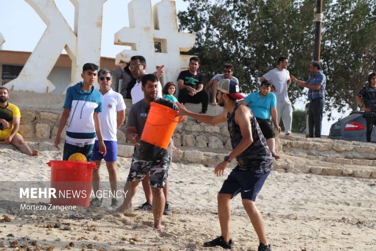 مسابقات چندگانه ساحلی در خارگ