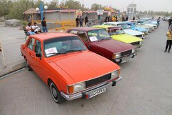 Buşehr'de klasik araç turu