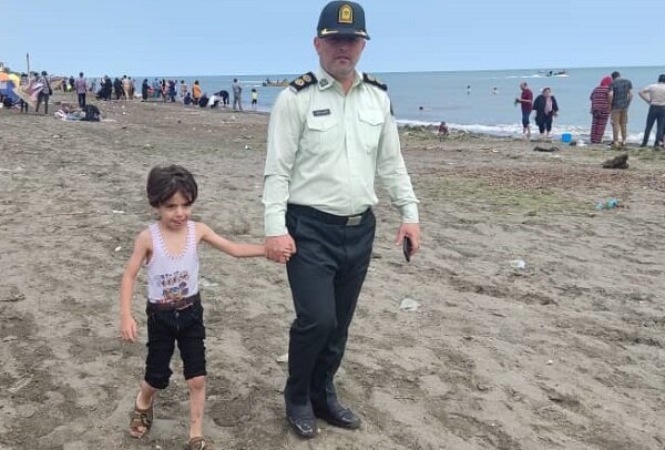 کودک گمشده تبریزی در ساحل آستارا به آغوش خانواده بازگشت