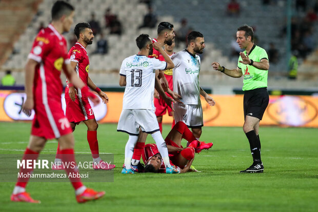 دیدار تیم‌های فوتبال پرسپولیس تهران و پیکان تهران در هفته بیست پنجم لیگ برتر باشگاههای کشور با نتیجه دو بر صفر به سود تیم فوتبال پرسپولیس تهران بدر ورزشگاه آزادی تهران به پایان رسید