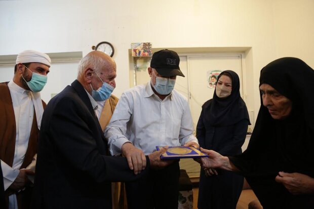 تکریم خانواده شهدا وظیفه همگانی است