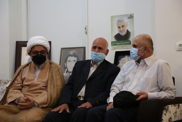 تکریم خانواده شهدا وظیفه همگانی است