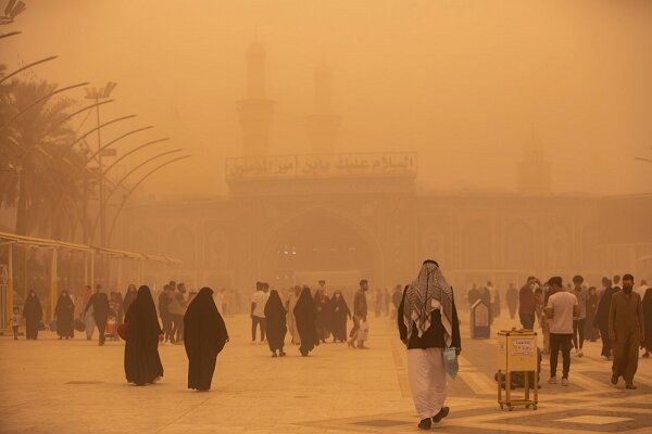 Sandstorm blankets Iraq, sends more than 1,000 to hospital