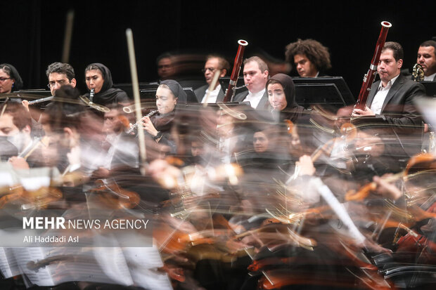 کنسرت ارکستر سمفونیک تهران به رهبری ولفگانگ ونگنروت پنجشنبه ۱۵ اردیبهشت ۱۴۰۱ در تالار وحدت اجرا شد