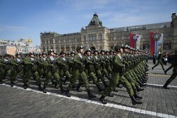 تمرین رژه «روز پیروزی» توسط نیروهای روسیه + فیلم و عکس