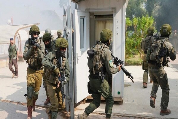 Dozens of Zionists launch raid on Al Aqsa Mosque