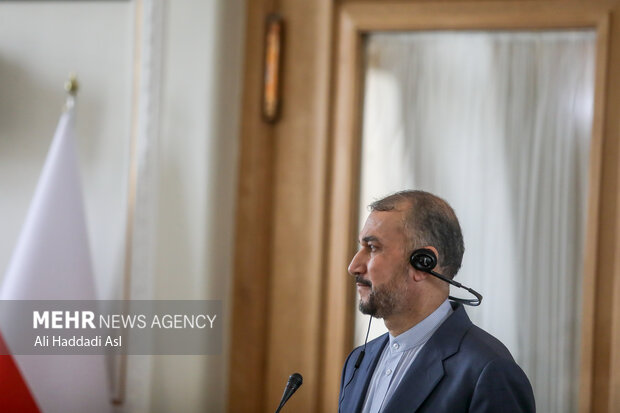 حسین امیر عبدالهیان وزیر امور خارجه کشورمان در کنفرانس پس از دیدار وزیر امور خارجه ایران و لهستان حضور دارند