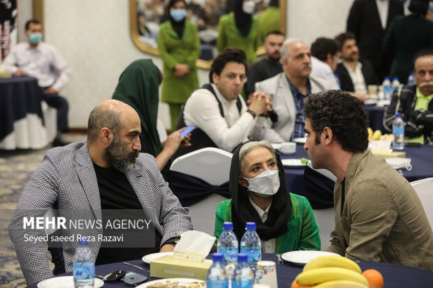 اولین جشن بزرگ کارگردانان سینمای ایران عصر امروز یکشنبه ۱۸ اردیبهشت ماه ۱۴۰۱ با تجلیل از کارگردانان فیلم‌های «قهرمان» و «پوست» و سریال «خاتون» در هتل استقلال برگزار شد.