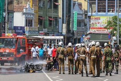 پلیس اجازه یافت به سمت آشوبگران در سریلانکا تیراندازی کند