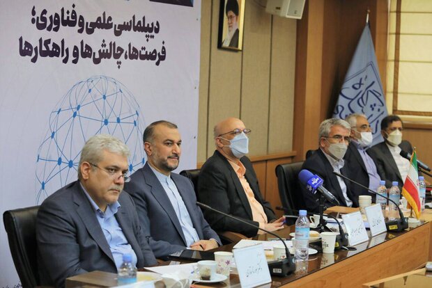 دشمنان از نزدیک شدن به حریم هوایی ایران هراس دارند