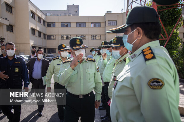 سردار حسین رحیمی فرماندهی نیروی انتظامی تهران بزرگ در مرحله جدید طرح رعد پلیس پیشگیری  حضور دارد