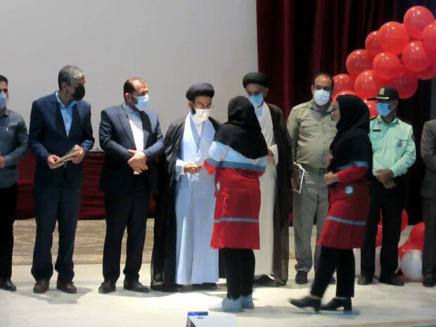 امدادگران هلال احمر شهرستان دیر تجلیل شدند