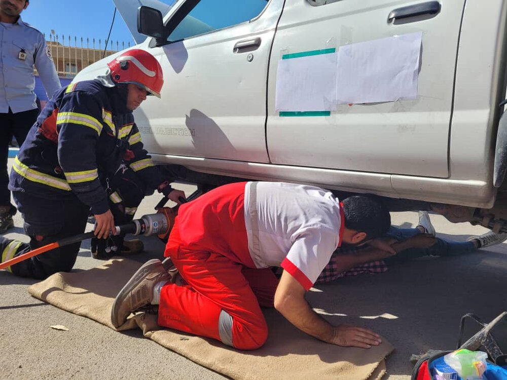 مانور امداد و نجات در گناوه برگزار شد