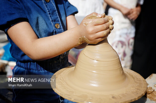 کارگاه سفالگری برای کودکان