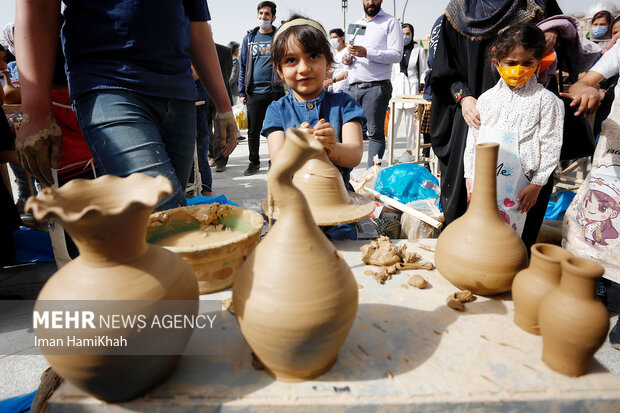 کارگاه سفالگری برای کودکان