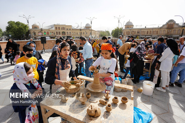 کارگاه سفالگری برای کودکان