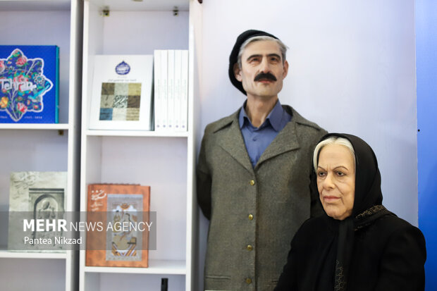 مجسمه برخی از نویسندگان سرشناس ایرانی درسی و سومین نمایشگاه بین المللی کتاب به نمایش درآمده است