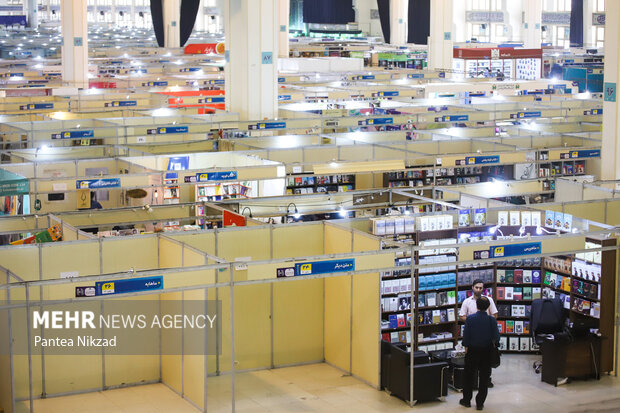 گزارش اولین روز نمایشگاه کتاب تهران/عرضه ۱۸۰هزار عنوان