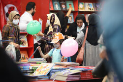 هیاهوی رنگ و کتاب در بخش کودک‌‎‌ونوجوان نمایشگاه تهران