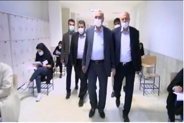وزیر بهداشت از حوزه آزمون دستیاری در علوم پزشکی تبریز بازدید کرد