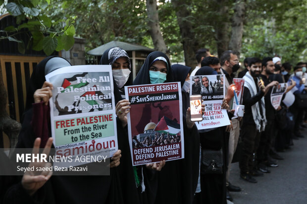 تجمع مردمی در محکومیت شهادت خبرنگار فلسطینی