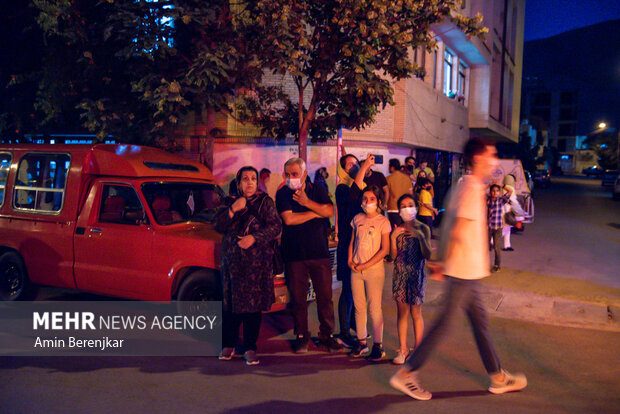 اطفاء حریق در انتهای خیابان پزشکان شیراز