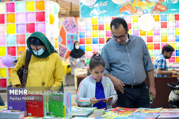 هیاهوی رنگ و کتاب در بخش کودک‌‎‌ونوجوان نمایشگاه تهران
