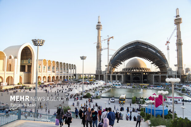 سی و سومین نمایشگاه بین‌المللی در دومین روز  خود پذیرای جمع علاقمندان بود