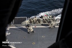 İran donanması ile deniz korsanları arasında çatışma