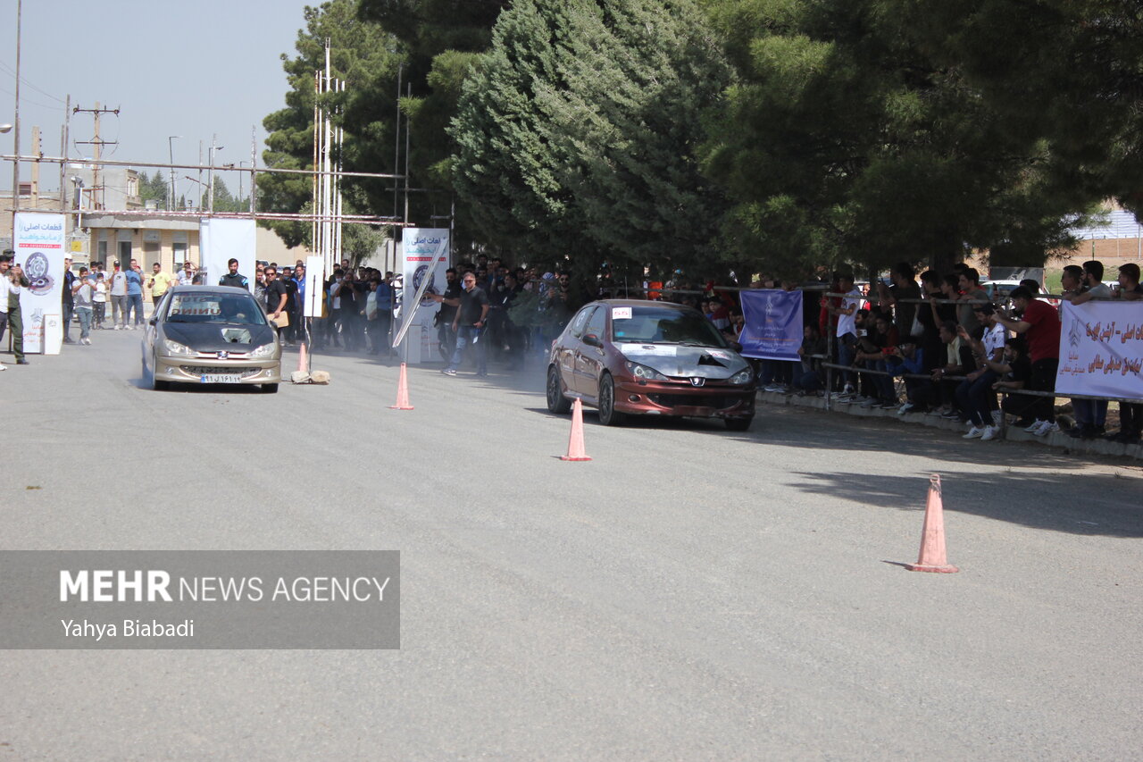 مسابقه درگ اتومبیلرانی در کرمانشاه برگزار شد