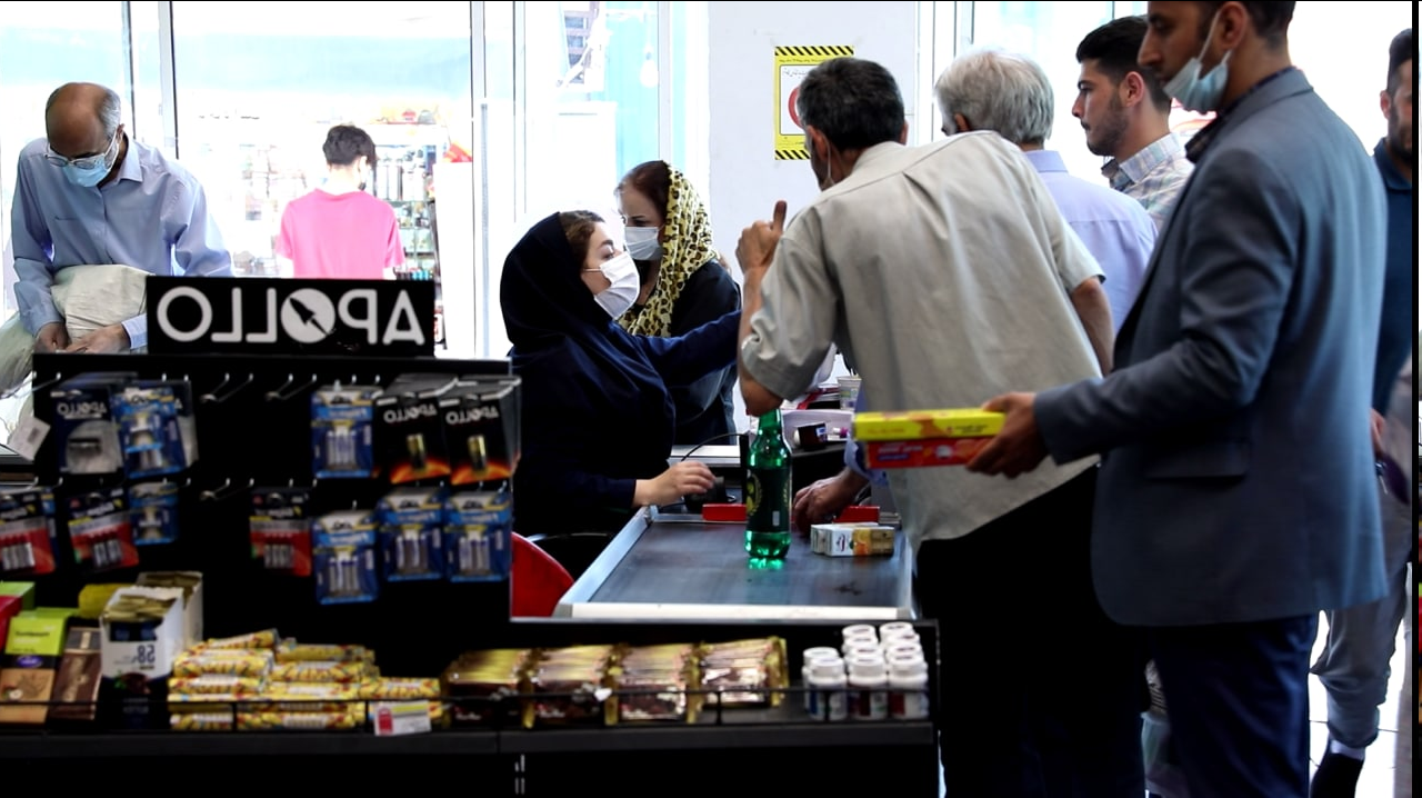 عرضه کافی کالاهای اساسی ومواد غذایی در فروشگاه‌ها/قفسه‌ها پُر است