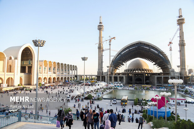 سی و سومین نمایشگاه بین‌المللی در دومین روز  خود پذیرای جمع علاقمندان بود