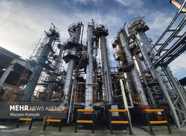 شرکت نفت بهران به عنوان بزرگ‌ترین تولید کننده انواع روغن موتور در ایران شناخته می شود

