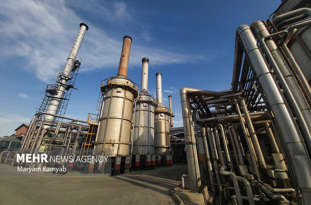 شرکت نفت بهران به عنوان بزرگ‌ترین تولید کننده انواع روغن موتور در ایران شناخته می شود

