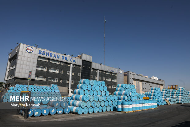 شرکت نفت بهران به عنوان بزرگ‌ترین تولید کننده انواع روغن موتور در ایران شناخته می شود
